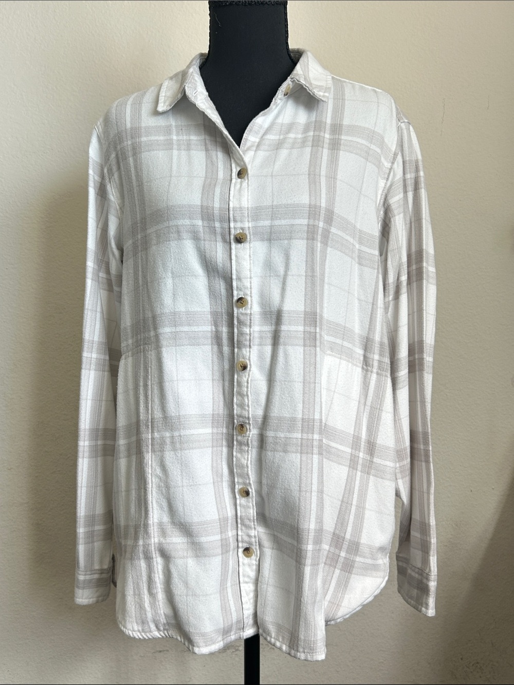 JACHS Girlfriend Women's Plaid Button-Down Shirt - White & Light Gray